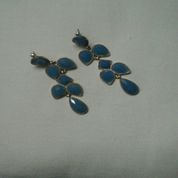 Jewelry - Blue rhinestone dangle earrings